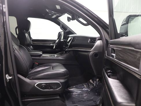 Used 2022 Jeep Wagoneer Series II AWD/4WD image 18