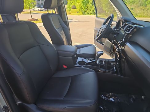 Certified 2023 Toyota 4Runner TRD Off-Road Premium w/ Moonroof Package AWD/4WD image 10