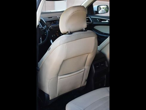 Used 2016 Ford Edge SEL image 20