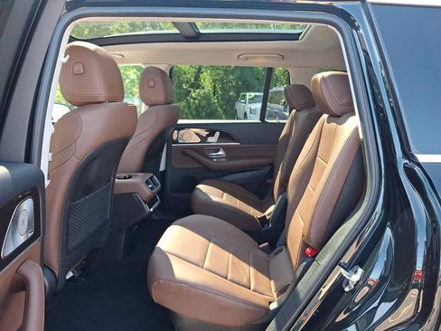 Used 2024 Mercedes-Benz GLS 450 4MATIC image 10