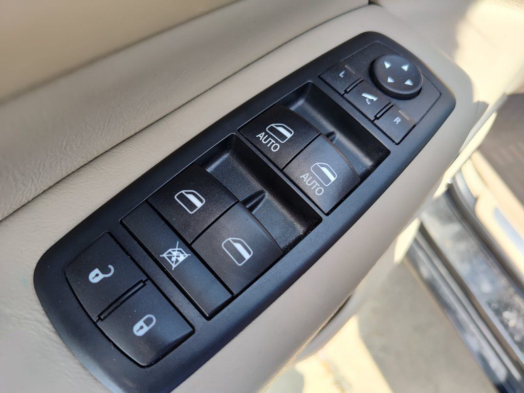 Used 2017 Jeep Grand Cherokee Overland RWD image 21