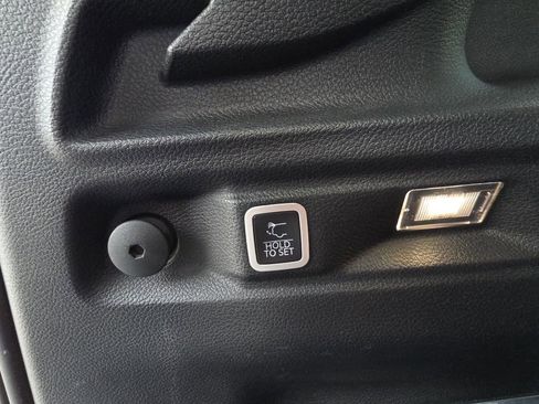 Used 2022 Jeep Grand Cherokee L Limited w/ Black Appearance Package image 35