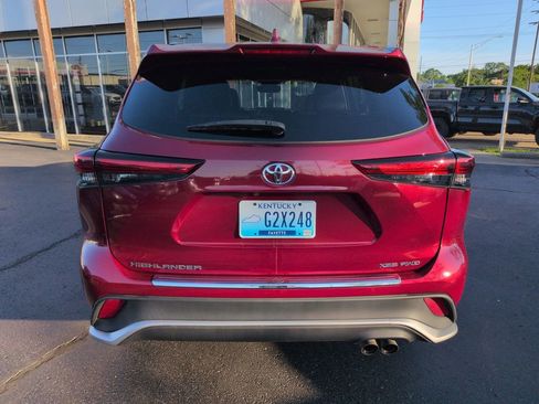 Used 2023 Toyota Highlander XSE AWD/4WD image 4