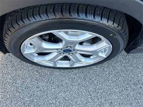 Used 2019 Ford Escape Titanium image 17