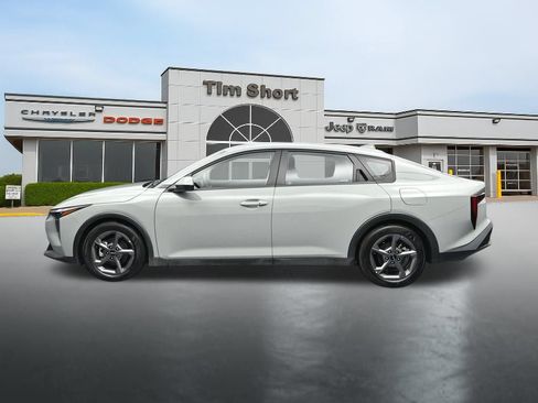 Used 2025 Kia K4 FWD image 2