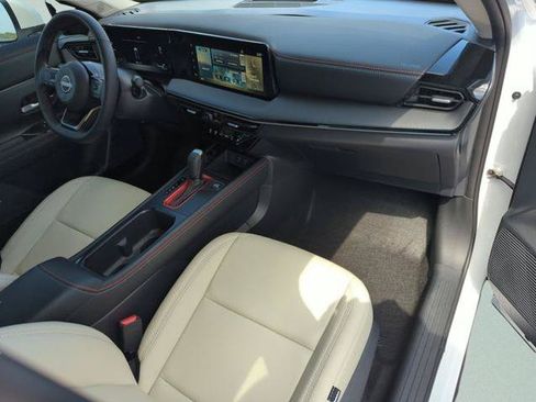 Certified 2025 Nissan Kicks SR FWD image 18