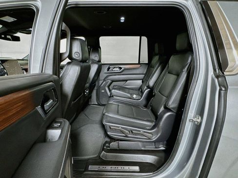 Used 2025 GMC Yukon XL Denali AWD/4WD image 23