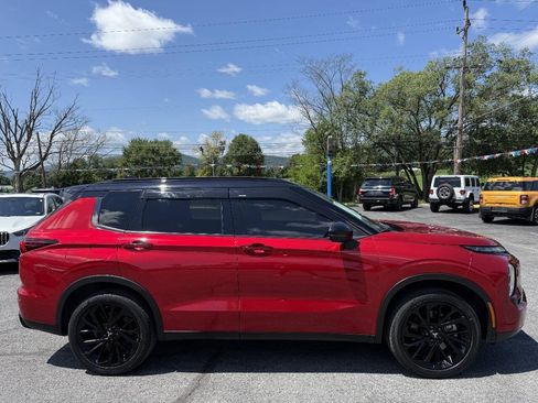 Used 2024 Mitsubishi Outlander SEL Black Edition AWD/4WD image 2