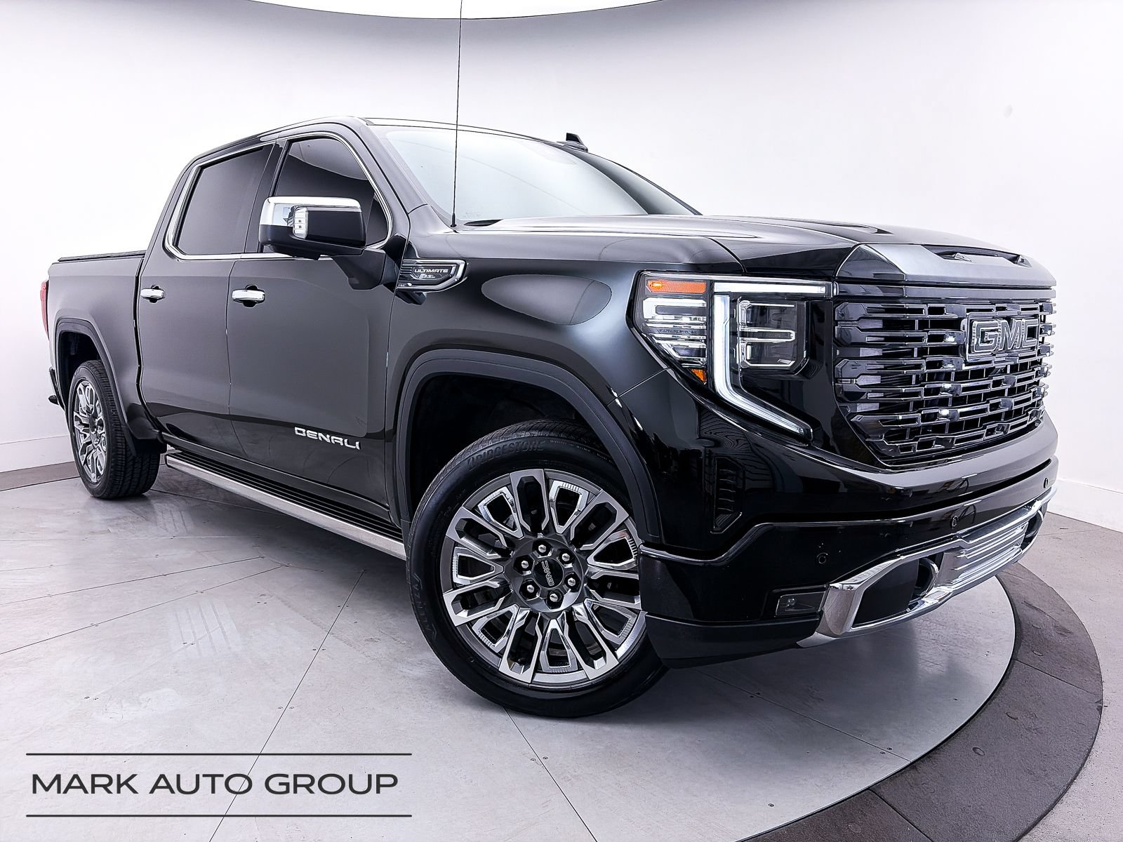 Used 2024 GMC Sierra 1500 Denali Ultimate AWD/4WD image 1
