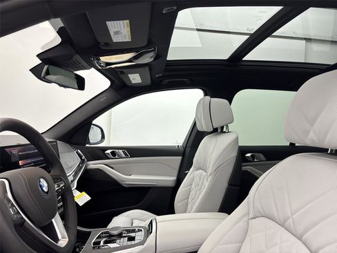 New 2026 BMW X5 xDrive50e w/ Climate Comfort Package image 24