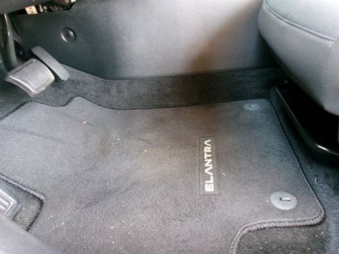 Used 2023 Hyundai Elantra SE FWD image 12