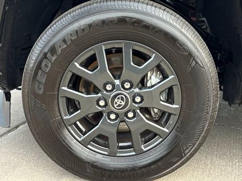 Used 2025 Toyota 4Runner SR5 AWD/4WD image 30