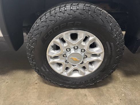 Used 2023 Chevrolet Silverado 2500 LT w/ Convenience Package image 10