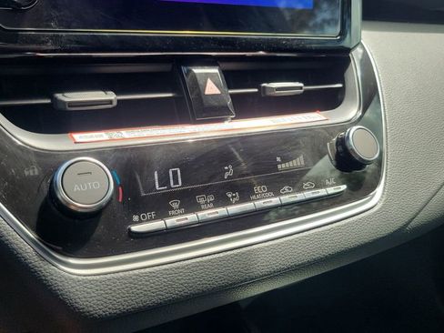 Certified 2025 Toyota Corolla LE FWD image 18