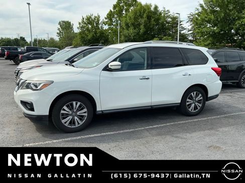 Used 2020 Nissan Pathfinder SV FWD image 3