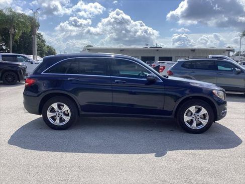Used 2017 Mercedes-Benz GLC 300 4MATIC image 4
