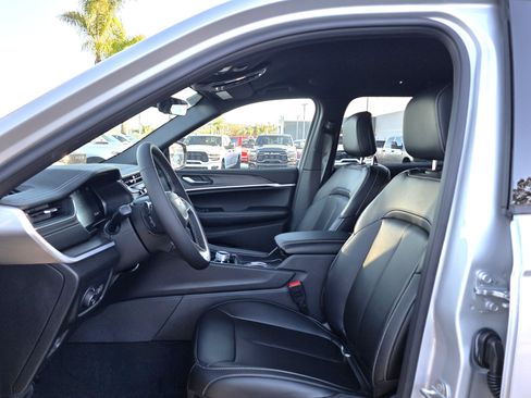 New 2025 Jeep Grand Cherokee L Limited w/ Black Appearance Package image 8