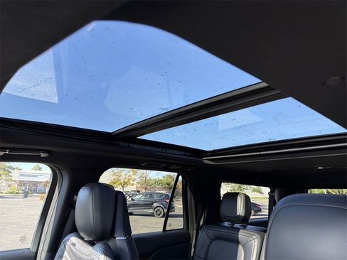 Used 2023 Lincoln Navigator L Reserve image 6