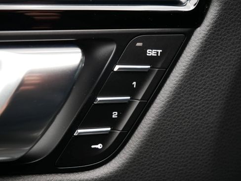 Certified 2026 Porsche Macan image 11