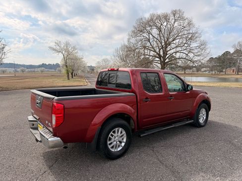 Used 2019 Nissan Frontier SV image 5