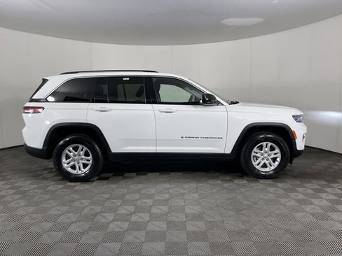 Used 2023 Jeep Grand Cherokee Laredo w/ Luxury Tech Group I image 5