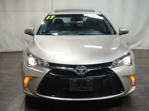 Used 2017 Toyota Camry SE w/ Moonroof Package FWD image 8
