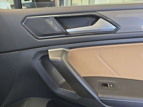 Used 2024 Volkswagen Tiguan SE w/ Panoramic Sunroof Package AWD/4WD image 20