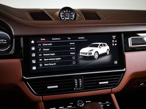 Certified 2023 Porsche Cayenne GTS AWD/4WD image 18