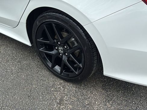 Used 2023 Honda Civic Sport image 9