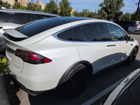 Used 2020 Tesla Model X Long Range AWD/4WD image 2