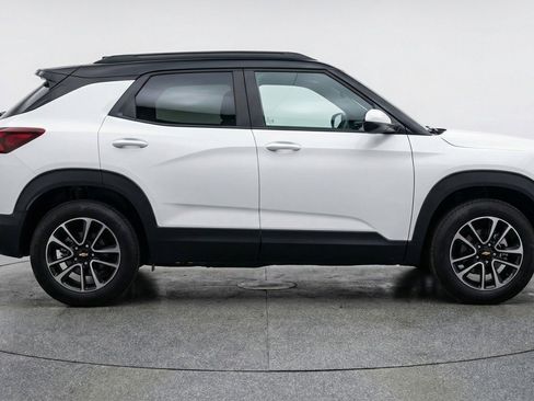 Used 2025 Chevrolet TrailBlazer LT image 11