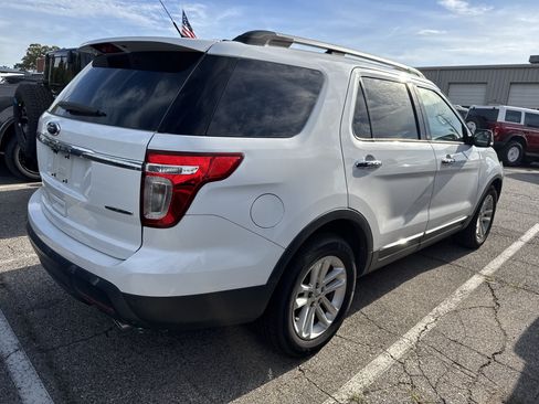 Used 2014 Ford Explorer XLT w/ Equipment Group 202A FWD image 2
