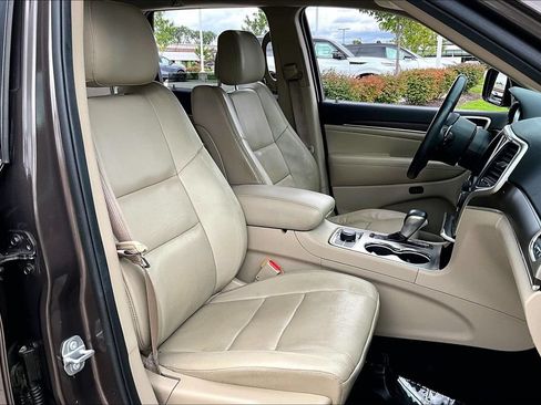 Used 2017 Jeep Grand Cherokee Limited w/ Luxury Group II AWD/4WD image 28