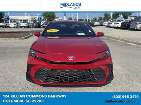 Used 2025 Toyota Camry SE FWD image 2