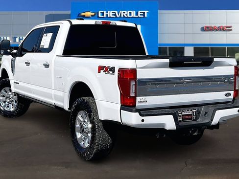 Used 2022 Ford F250 Platinum w/ FX4 Off-Road Package image 4