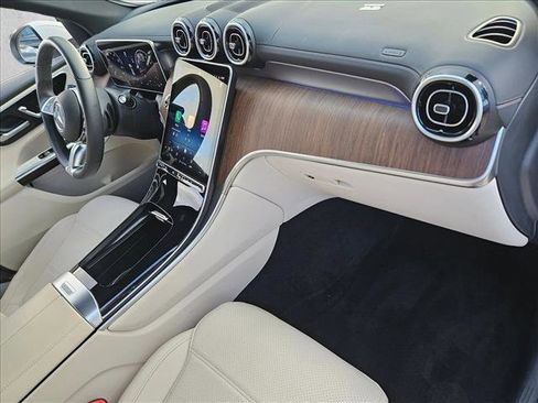 Used 2025 Mercedes-Benz GLC 300 image 20