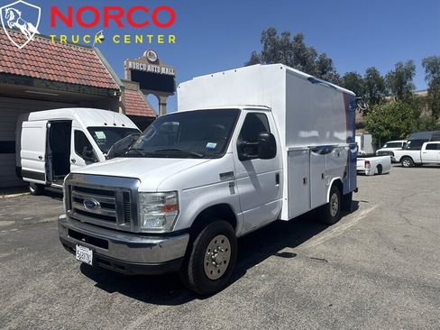 Used 2013 Ford E-350 and Econoline 350 Super Duty w/ Class I Trailer Tow Pkg RWD image 4