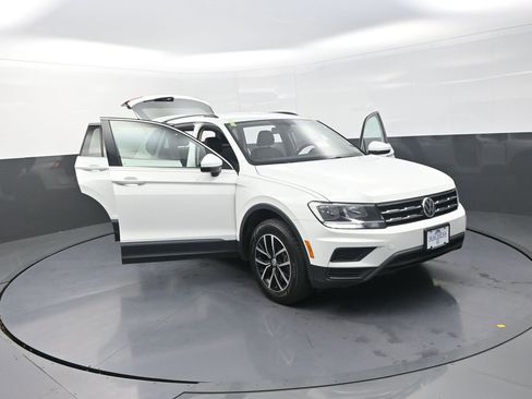 Used 2021 Volkswagen Tiguan SE AWD/4WD image 29