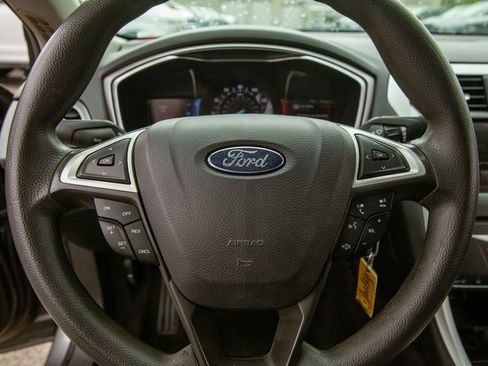 Used 2014 Ford Fusion SE FWD image 17