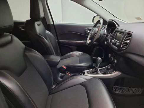 Used 2018 Jeep Compass Latitude w/ Safe & Security Group AWD/4WD image 21