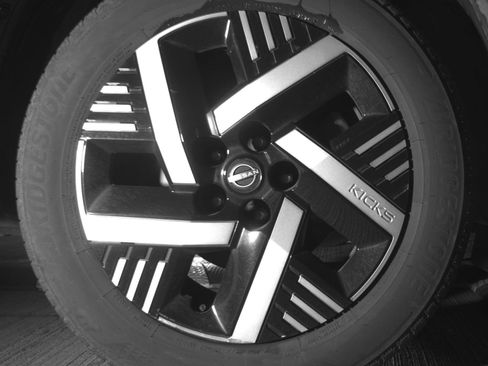 Used 2025 Nissan Kicks SV image 13