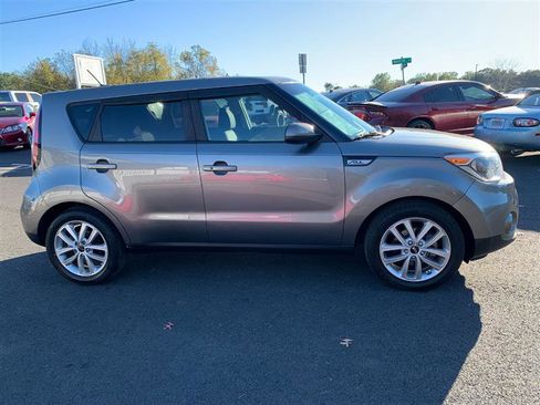Used 2018 Kia Soul + w/ Audio Package image 3