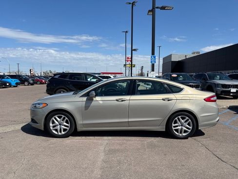 Used 2015 Ford Fusion SE FWD image 8