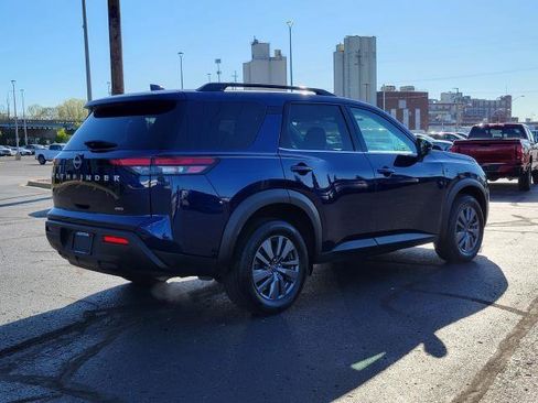 Used 2025 Nissan Pathfinder SV AWD/4WD image 2