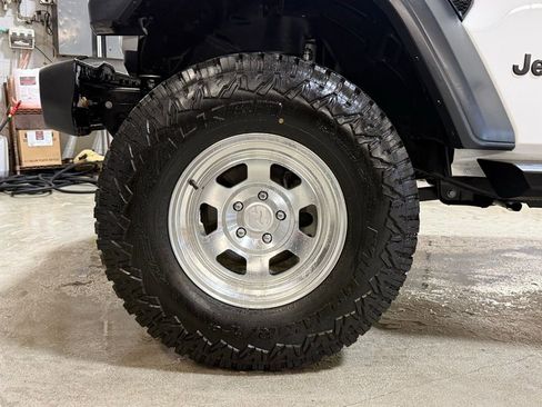 Used 2025 Jeep Wrangler Sport image 33