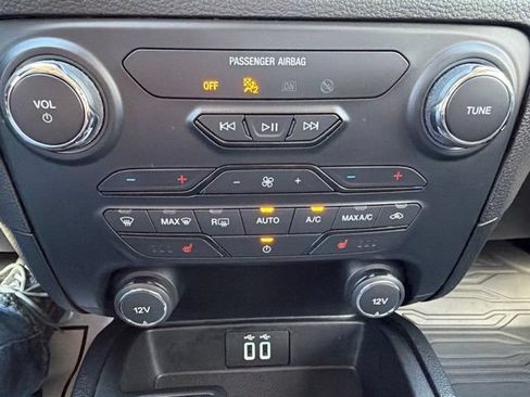Used 2019 Ford Ranger XLT w/ Equipment Group 302A Luxury AWD/4WD image 16