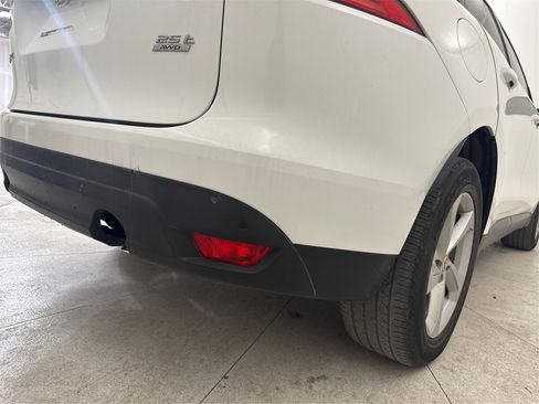 Used 2020 Jaguar F-PACE Premium image 18