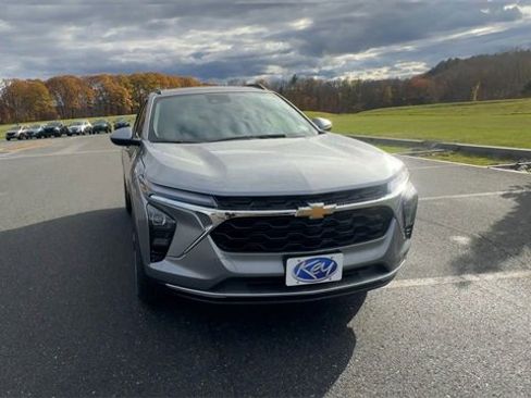 New 2026 Chevrolet Trax LT image 3
