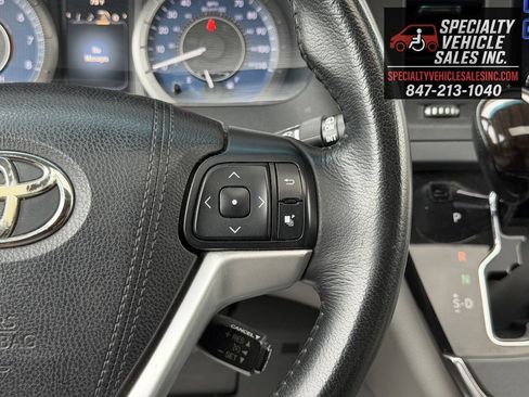 Used 2015 Toyota Sienna XLE FWD image 38