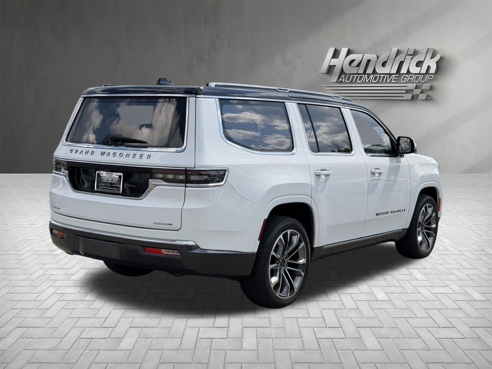 Used 2022 Jeep Grand Wagoneer Series III w/ Rear Seat Video Group 1 AWD/4WD image 9